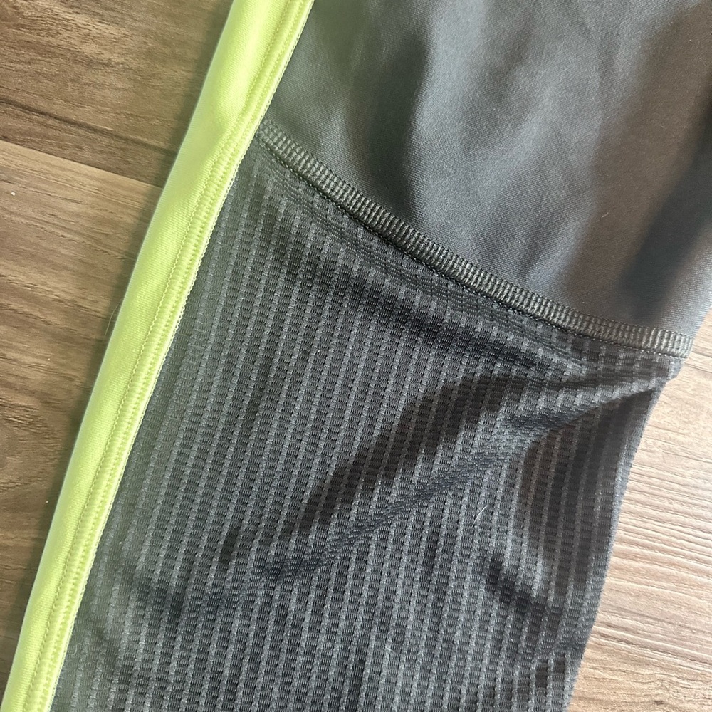 Under Armour HeatGear Compression Capri Leggings Gray Neon Green Women’s Large - Picture 8 of 12
